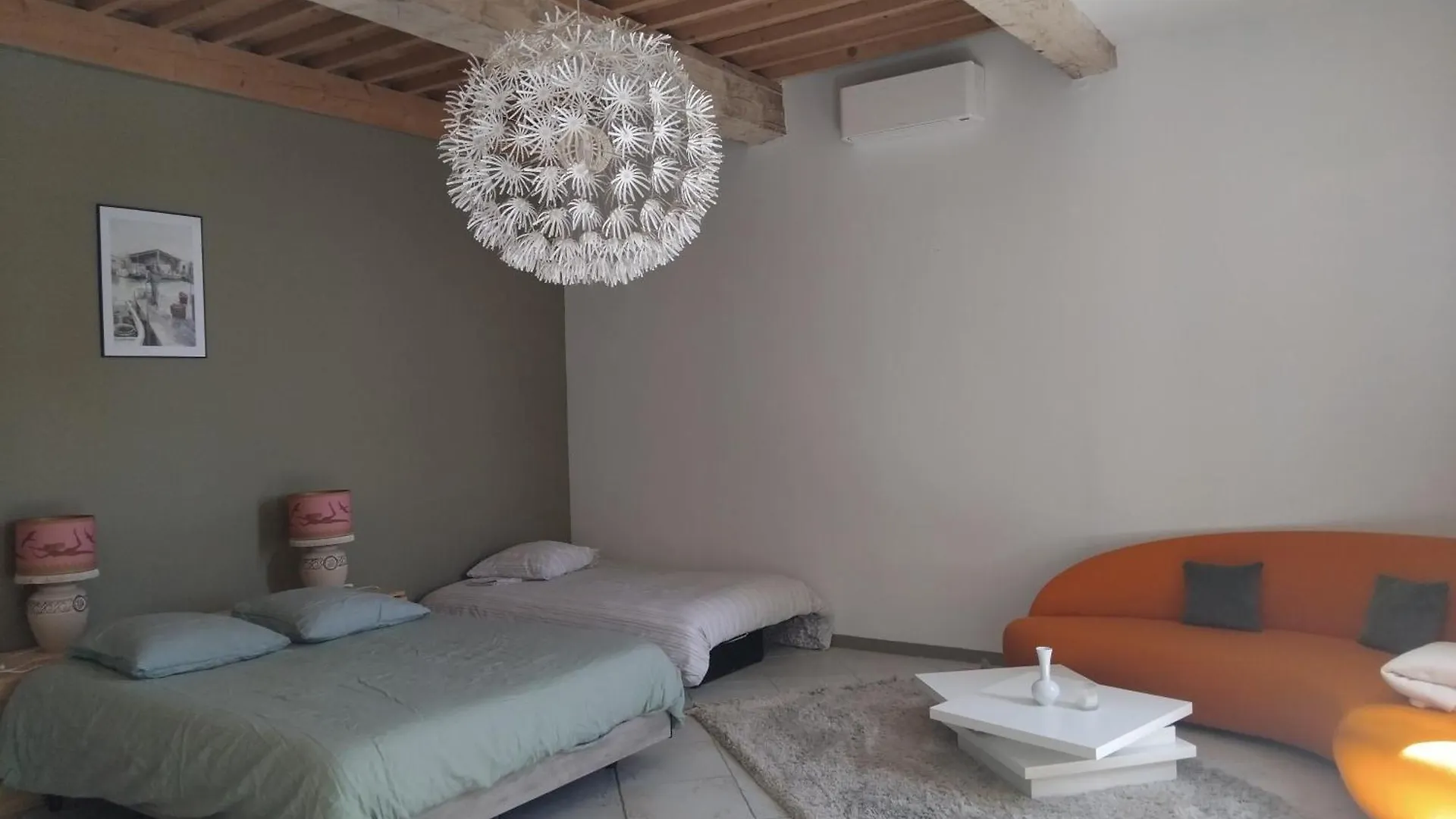 Ancien Couvent Avec Piscine Entre Alpilles Et Camargue Pour 10 Personnes Villa Arles 0*,  France